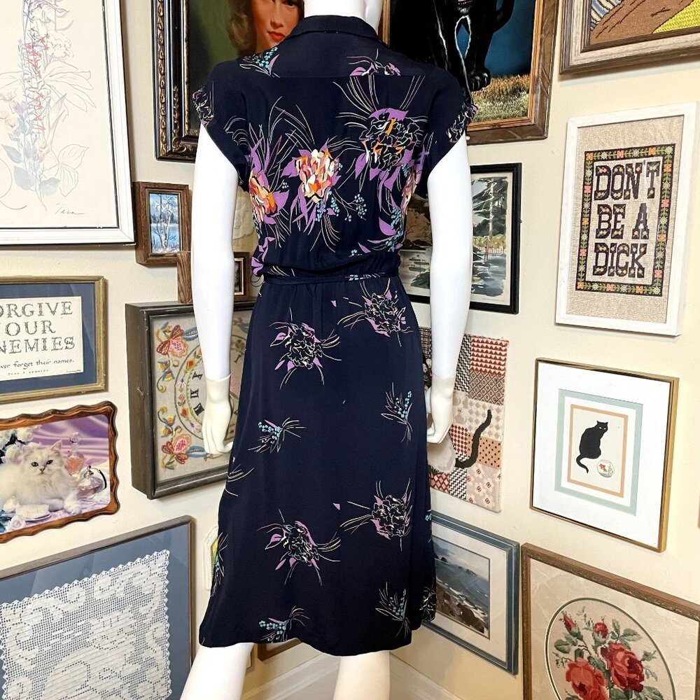 80s Vintage Black and Purple Floral Crepe Cap Sleeve Midi Shirt Dress Size S - Picture 3 of 7